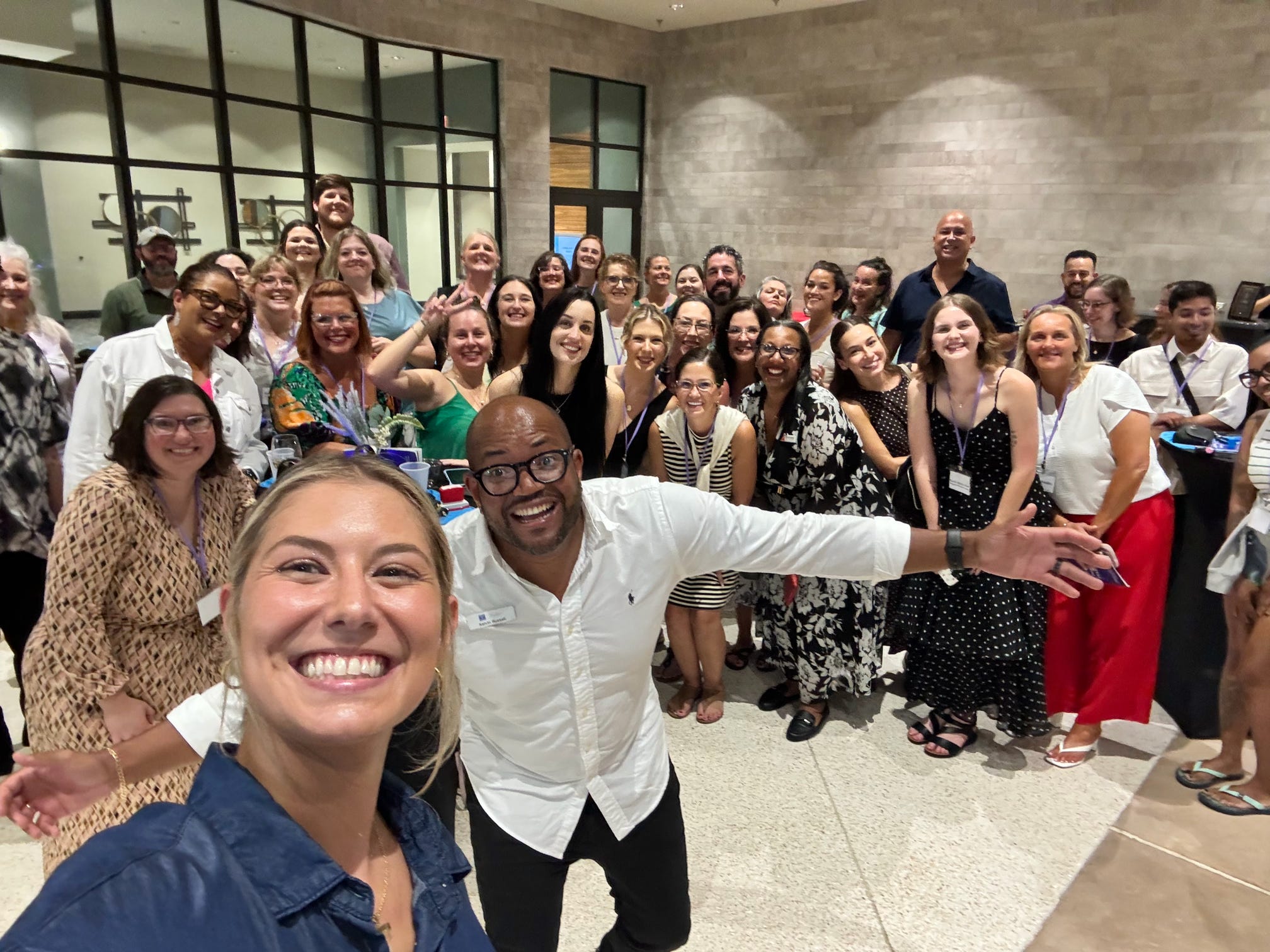 Picture of a group of travel agents and supplier partners taking a selfie at a conference happy hour.